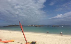 En Bretagne, villa de 2 à 8 pers , meublé de tourisme 3 étoiles nichée dans un écrin de verdure à 2500m de la plage