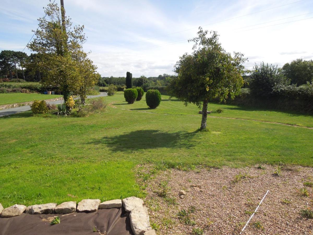 En Bretagne, villa de 2 à 8 pers , meublé de tourisme 3 étoiles nichée dans un écrin de verdure à 2500m de la plage Ploumilliau Extérieur photo